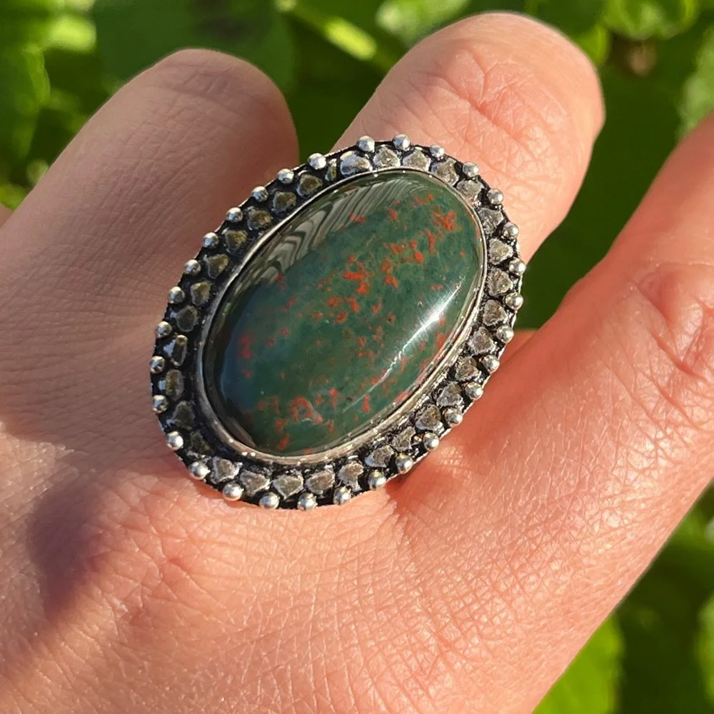 Size 8 925 silver plated bloodstone ring‎
